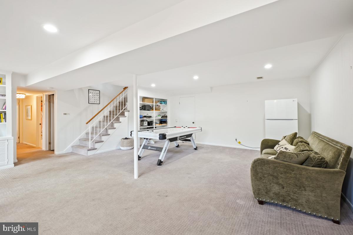 9012 HONEYBEE LANE