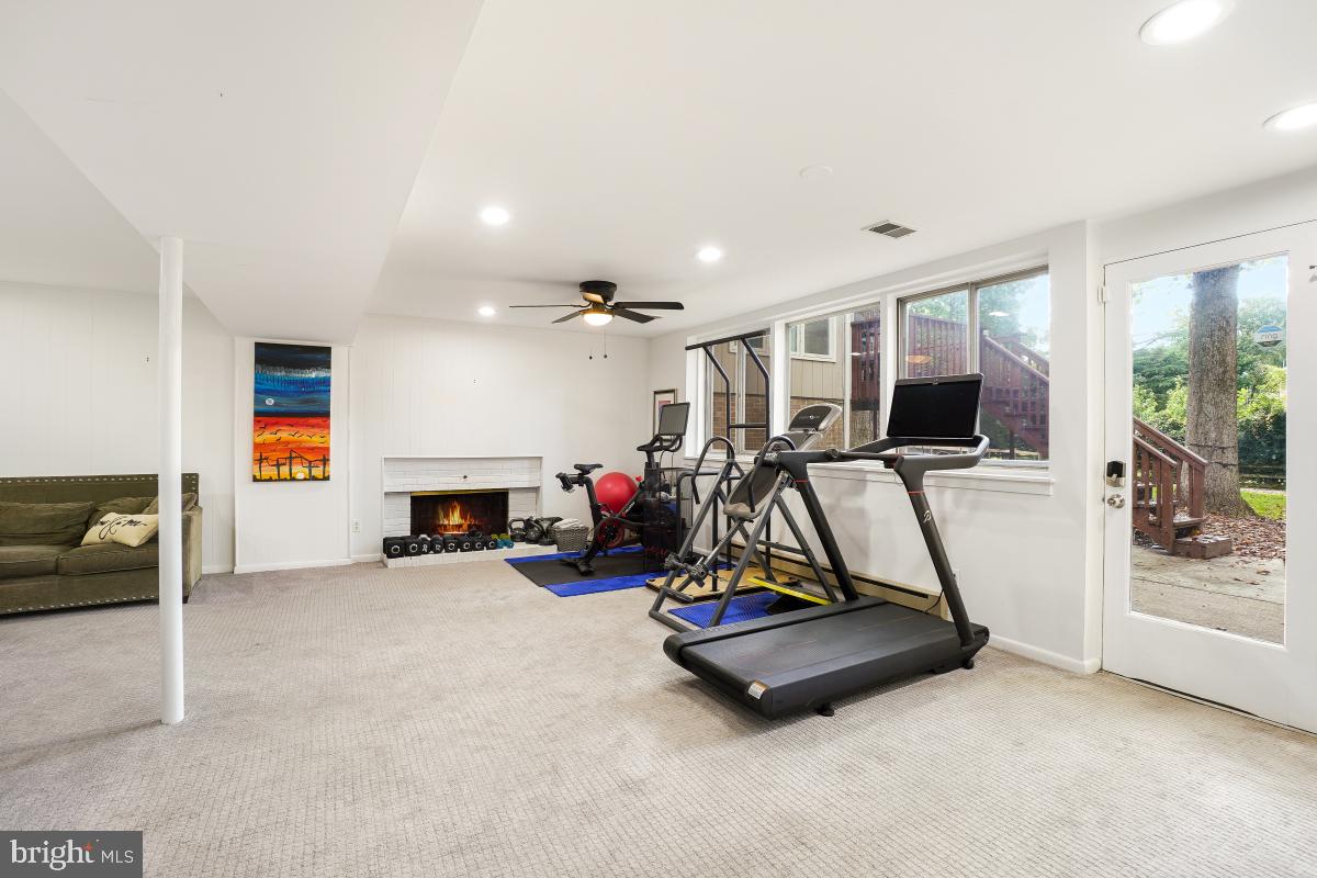 9012 HONEYBEE LANE