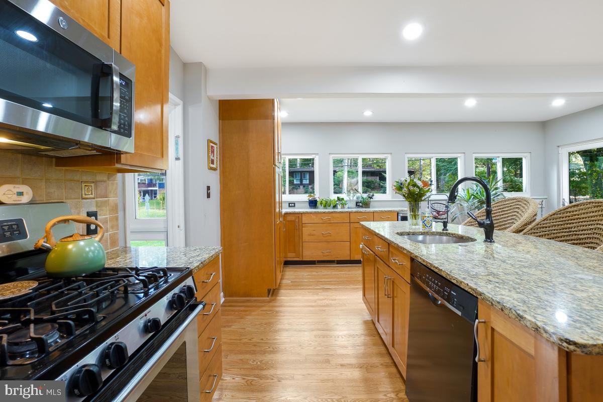 9012 HONEYBEE LANE