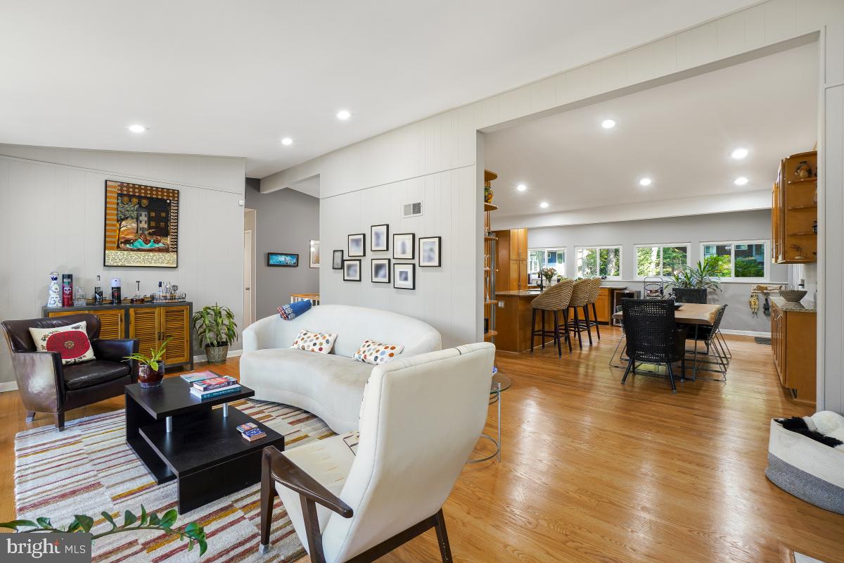 9012 HONEYBEE LANE