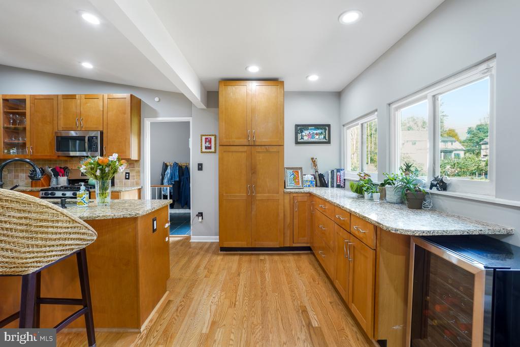 9012 HONEYBEE LANE