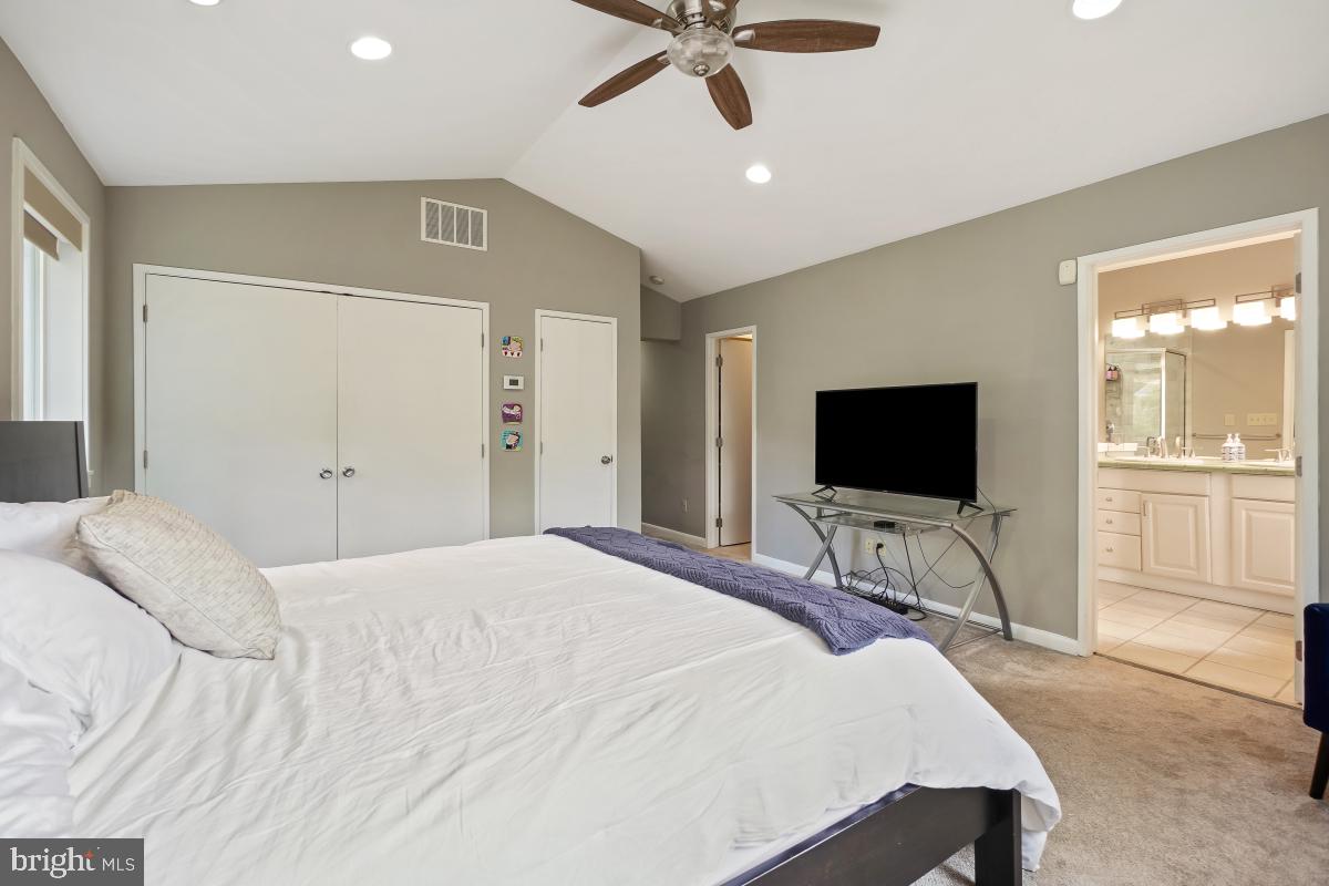9012 HONEYBEE LANE
