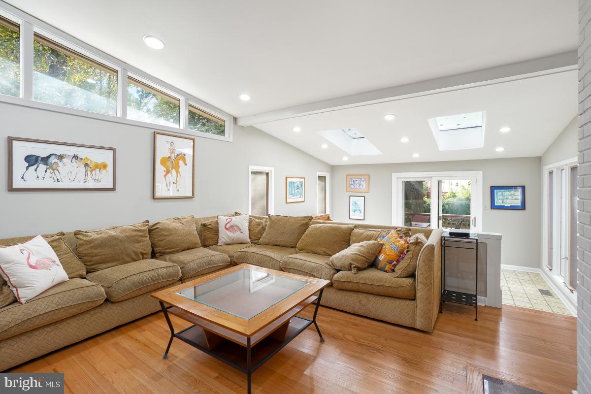 9012 HONEYBEE LANE