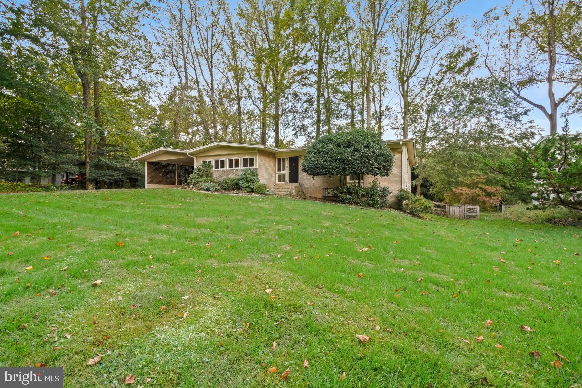 9012 HONEYBEE LANE
