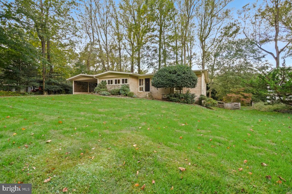 9012 HONEYBEE LANE