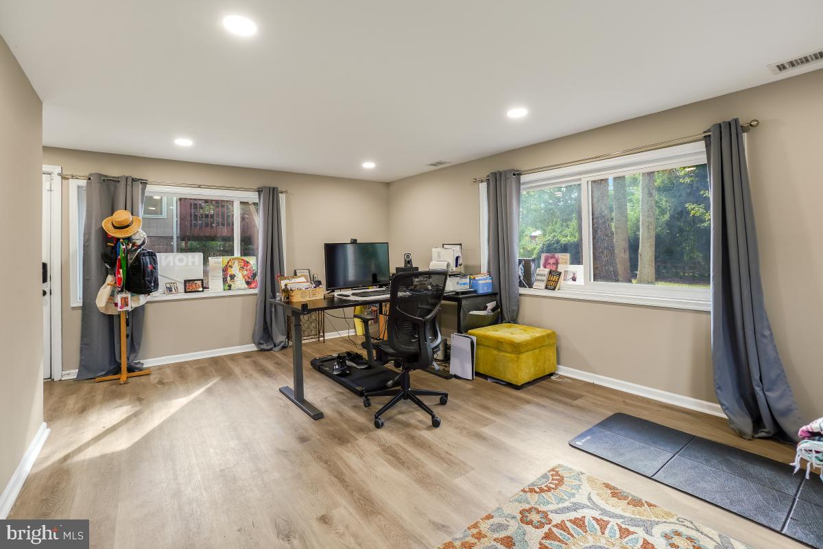9012 HONEYBEE LANE