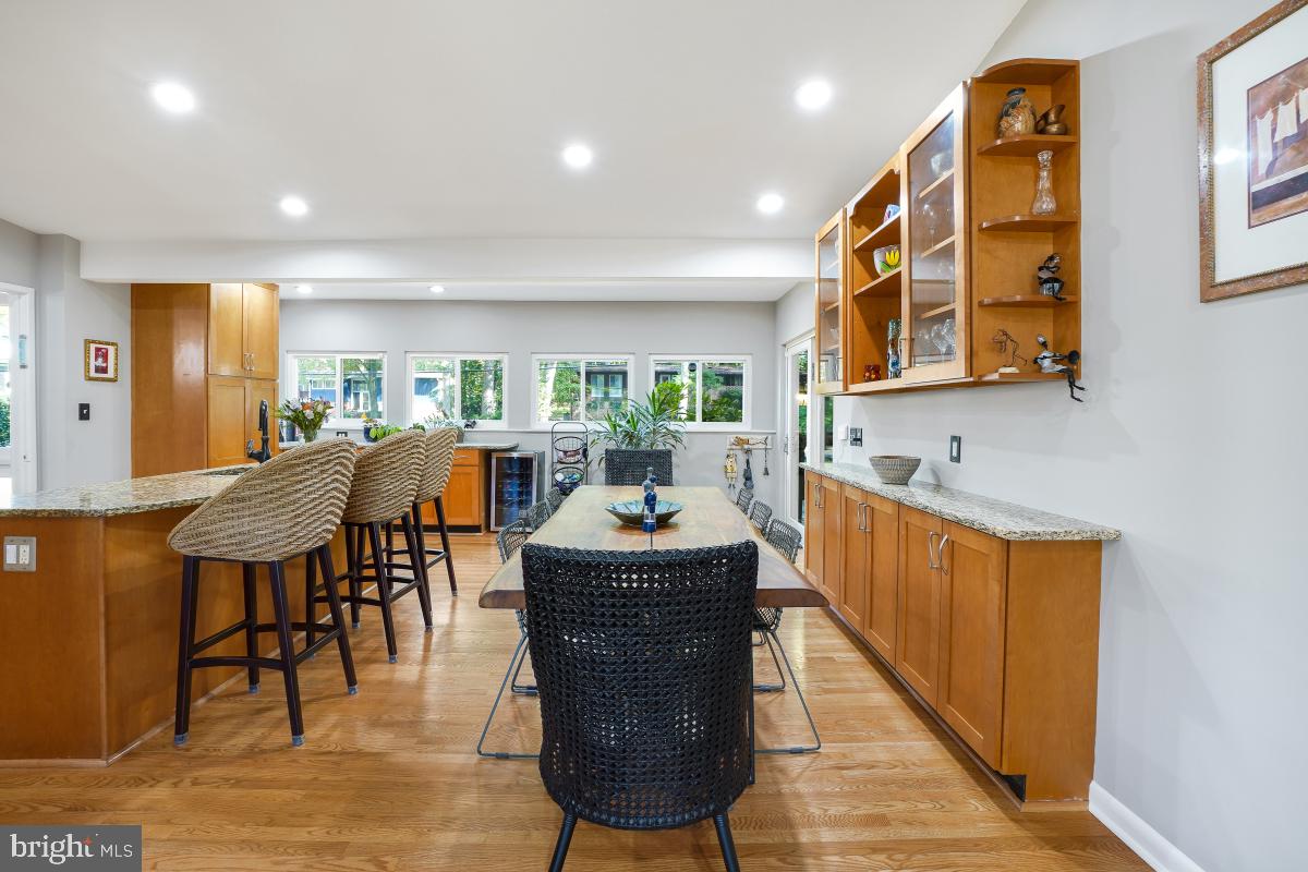9012 HONEYBEE LANE