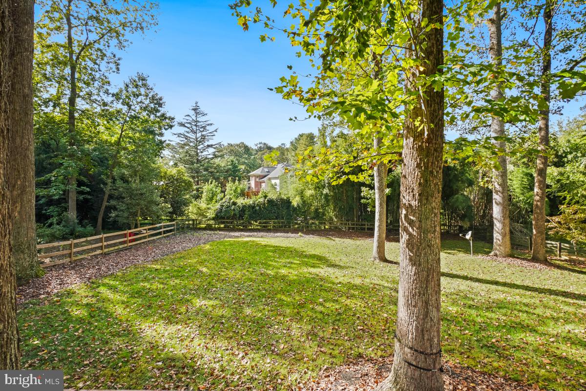 9012 HONEYBEE LANE