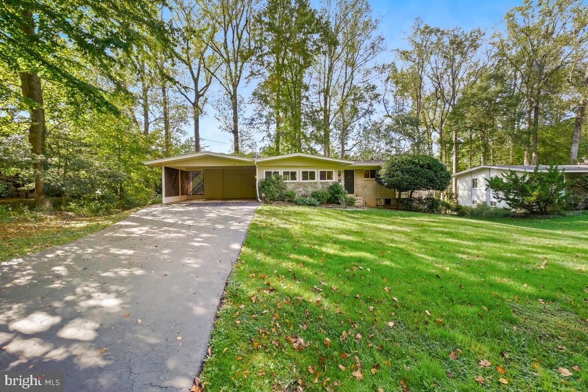 9012 HONEYBEE LANE