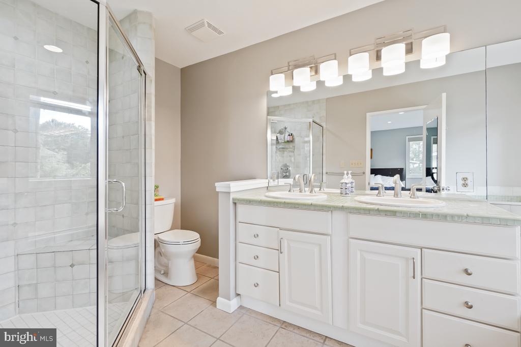 9012 HONEYBEE LANE