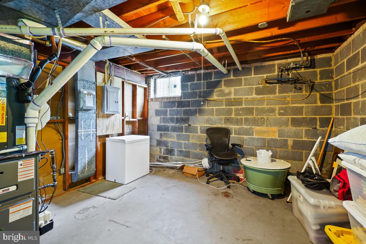 9012 HONEYBEE LANE