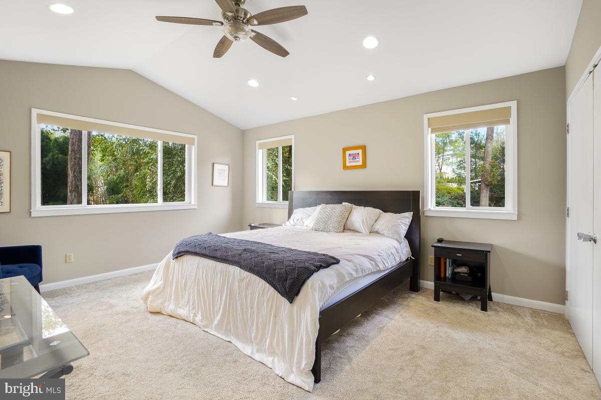 9012 HONEYBEE LANE