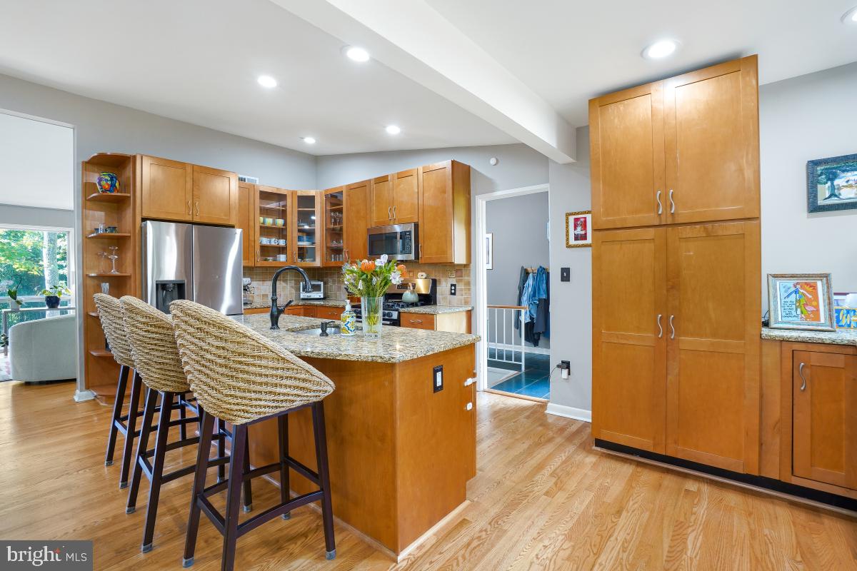 9012 HONEYBEE LANE
