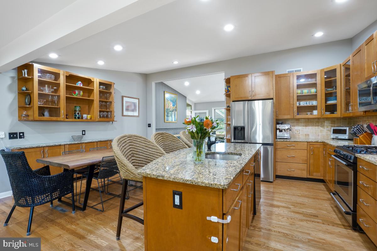9012 HONEYBEE LANE