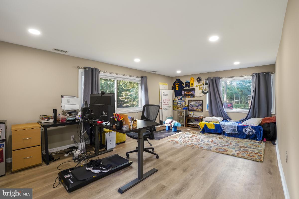 9012 HONEYBEE LANE