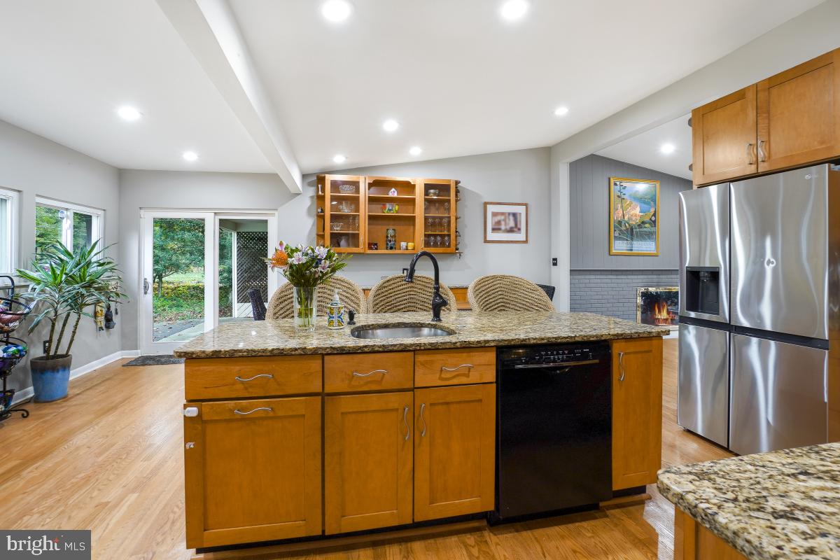 9012 HONEYBEE LANE