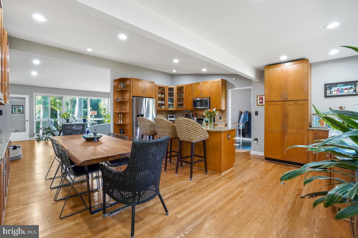 9012 HONEYBEE LANE