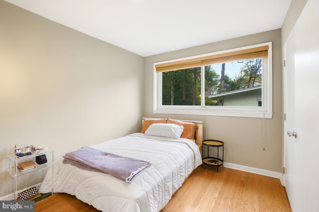 9012 HONEYBEE LANE