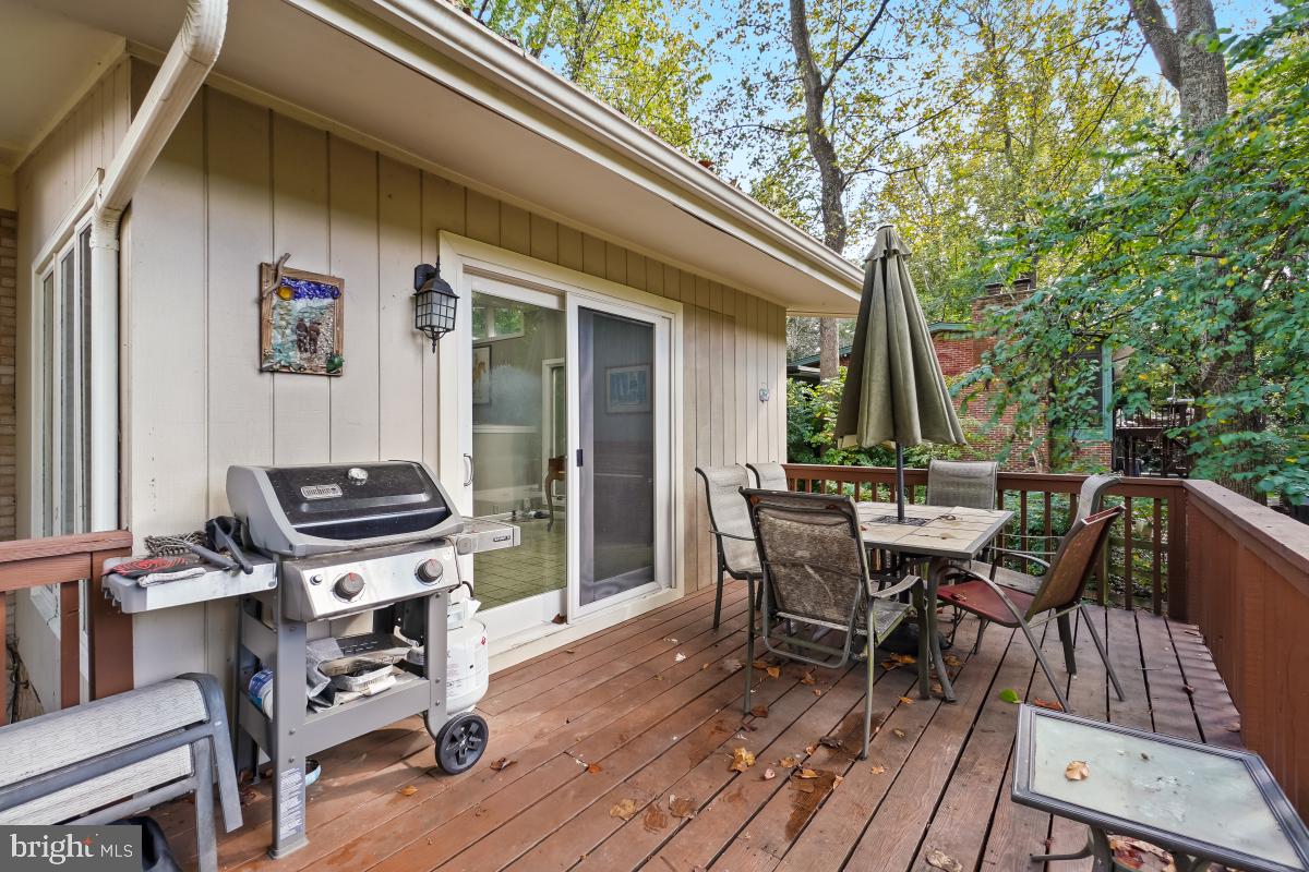 9012 HONEYBEE LANE