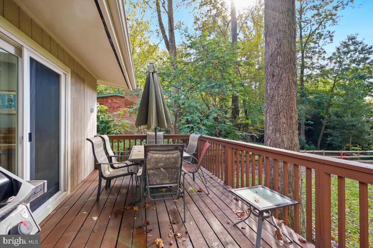 9012 HONEYBEE LANE