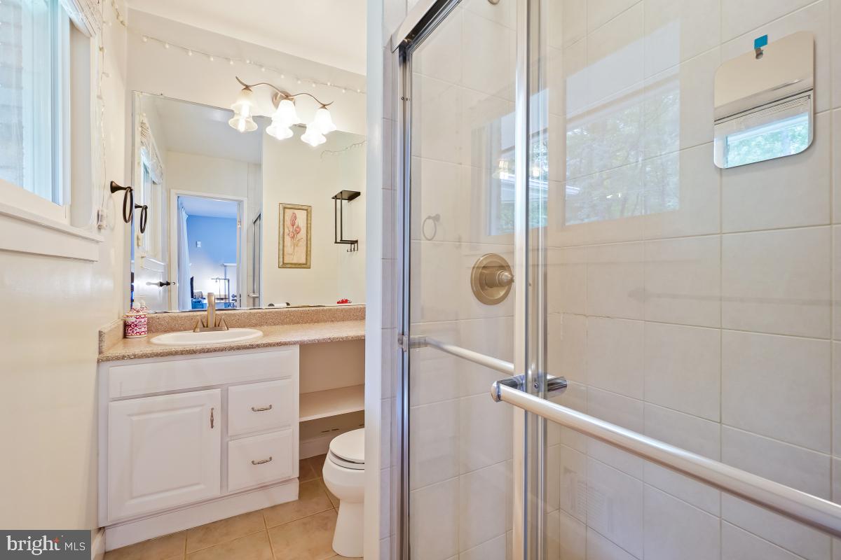 9012 HONEYBEE LANE