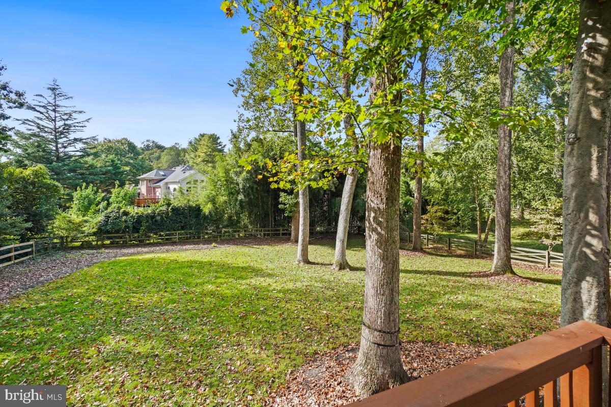 9012 HONEYBEE LANE