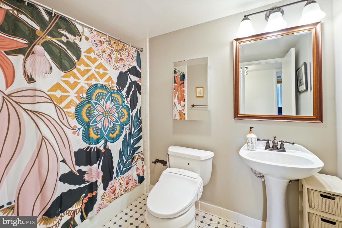 9012 HONEYBEE LANE