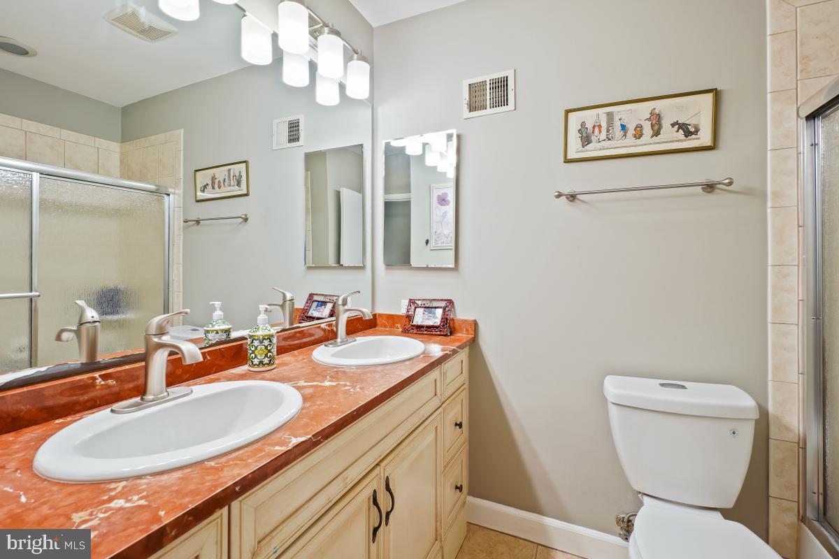 9012 HONEYBEE LANE