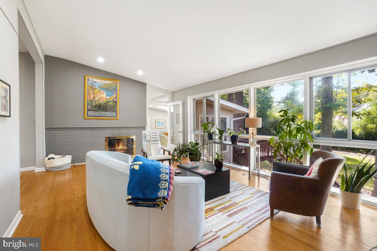 9012 HONEYBEE LANE