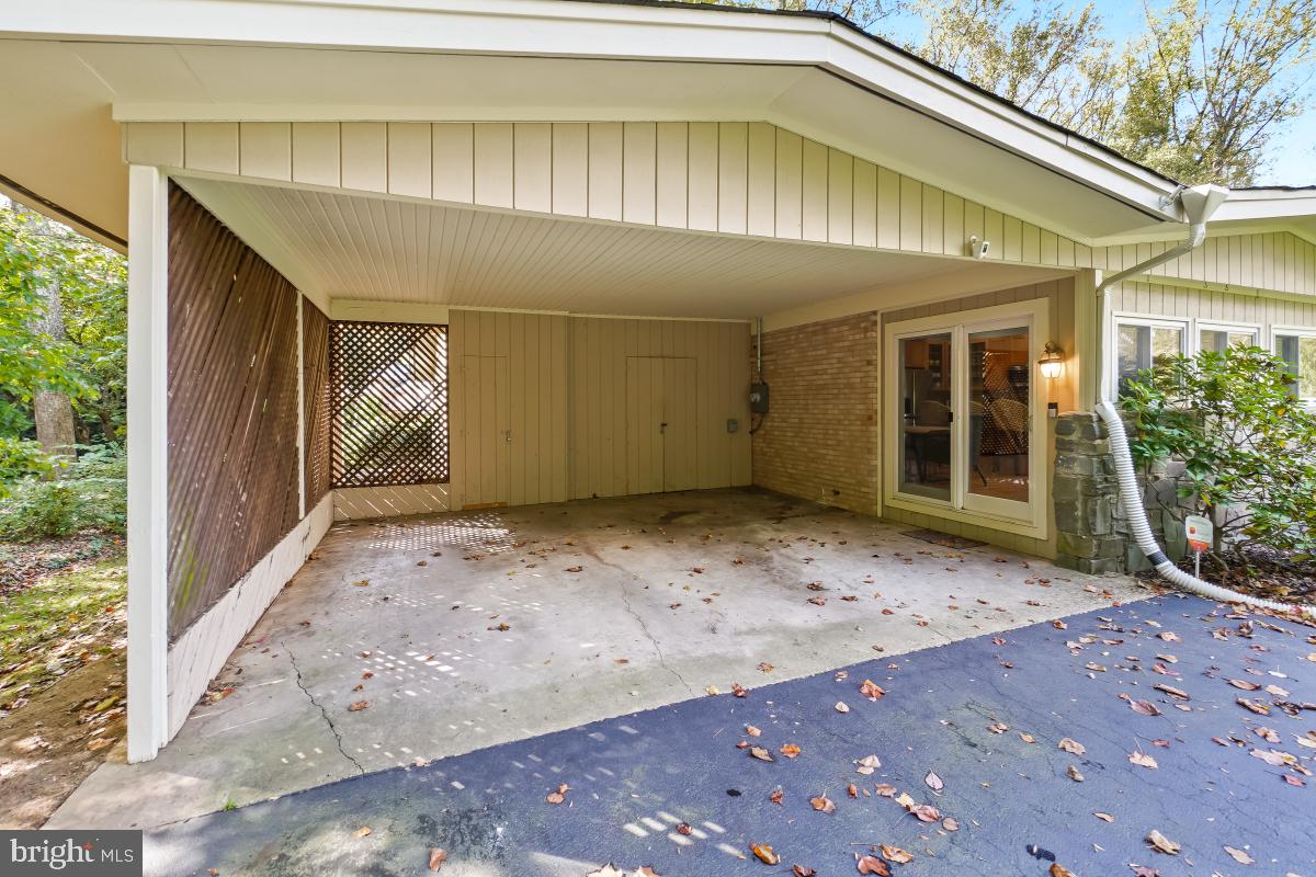 9012 HONEYBEE LANE