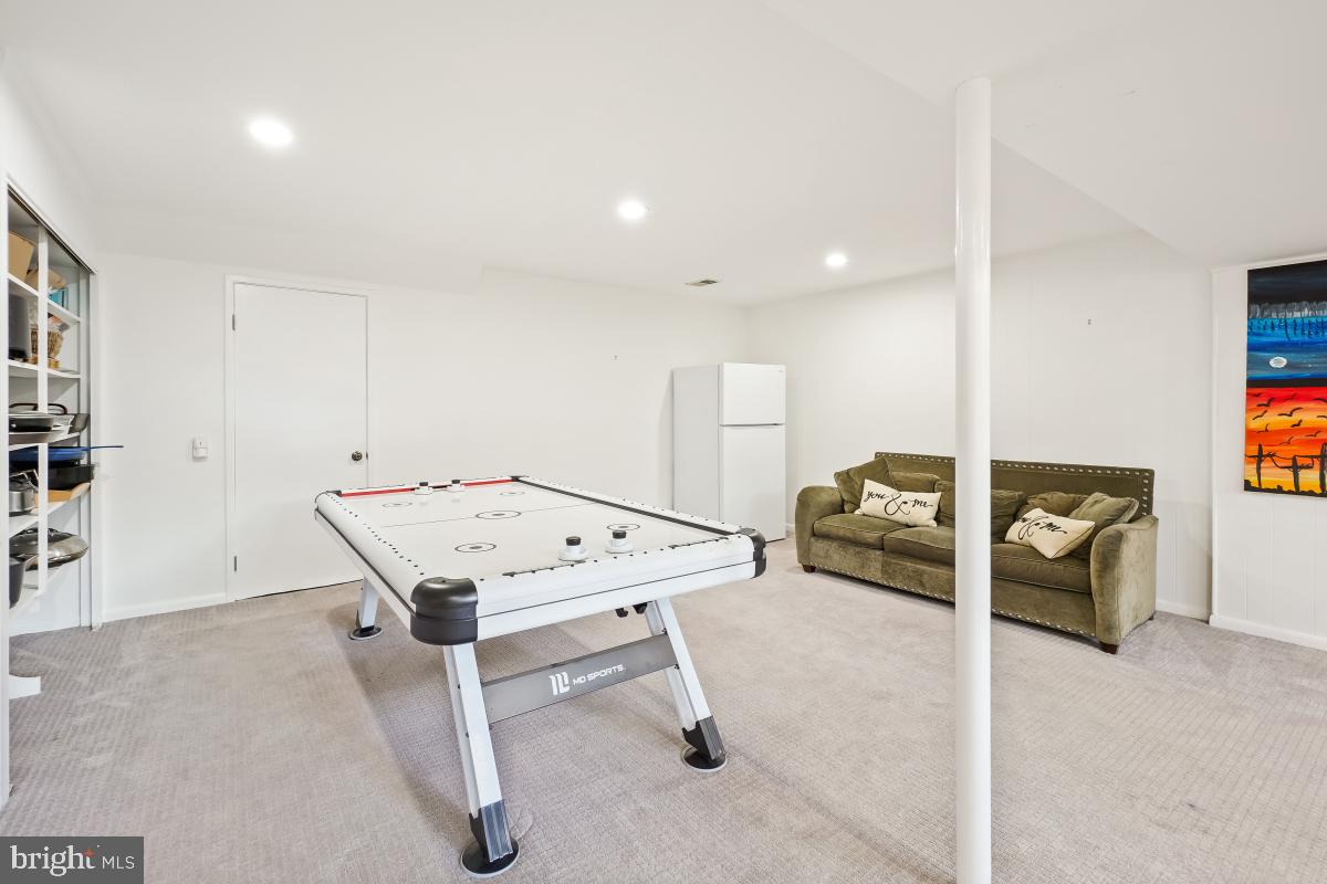 9012 HONEYBEE LANE
