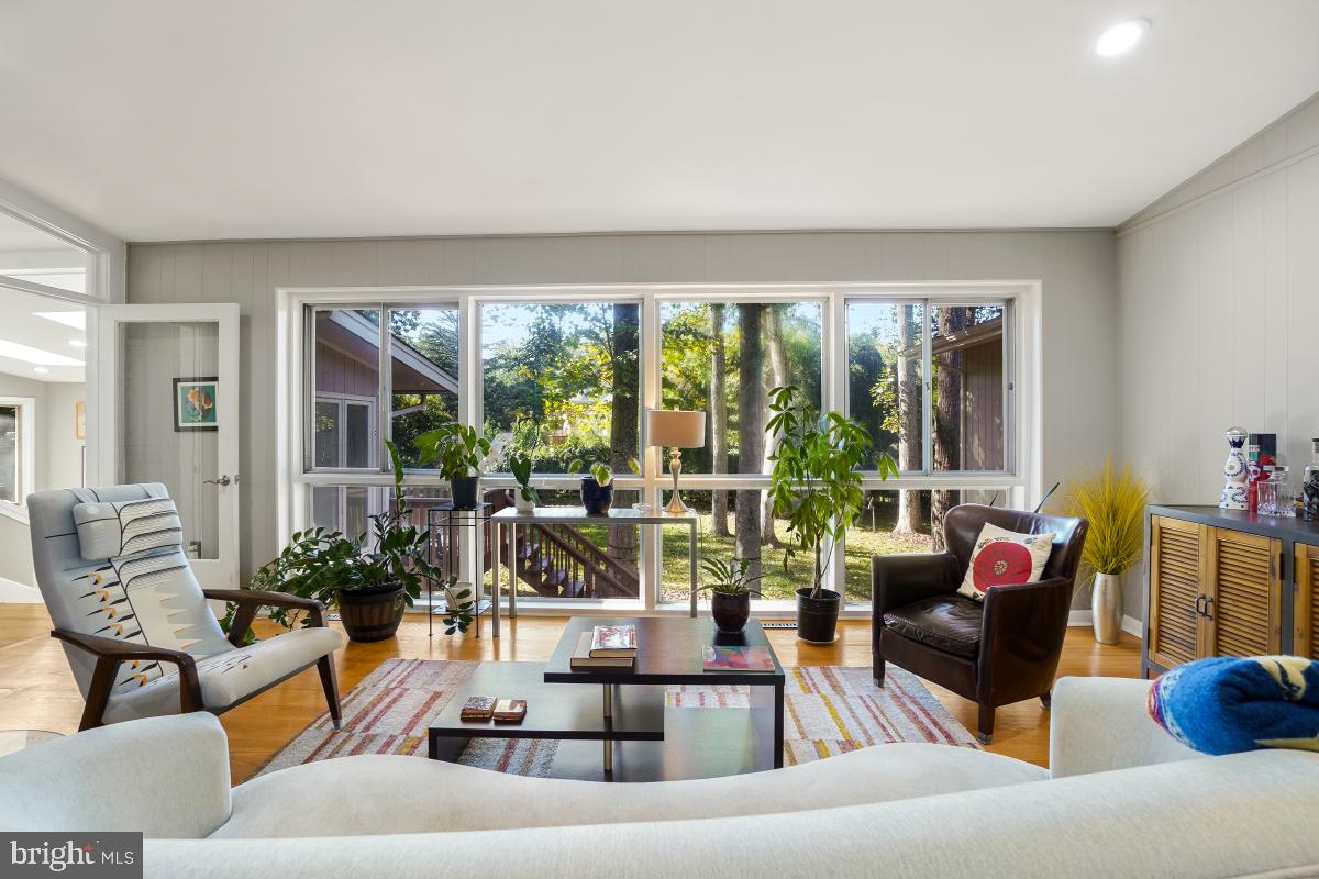 9012 HONEYBEE LANE