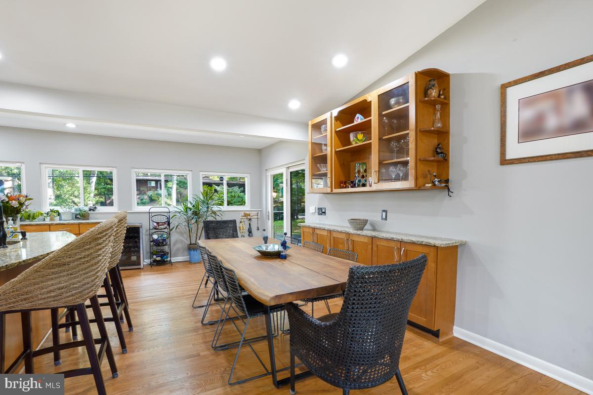 9012 HONEYBEE LANE
