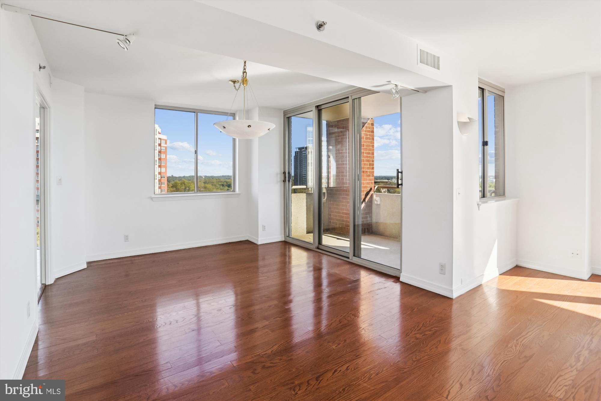 5809 NICHOLSON LANE 1402