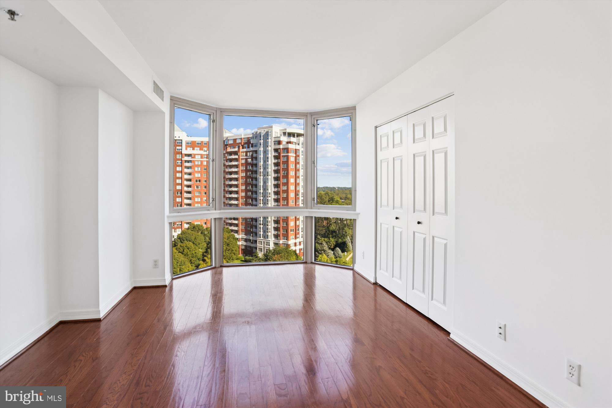 5809 NICHOLSON LANE 1402