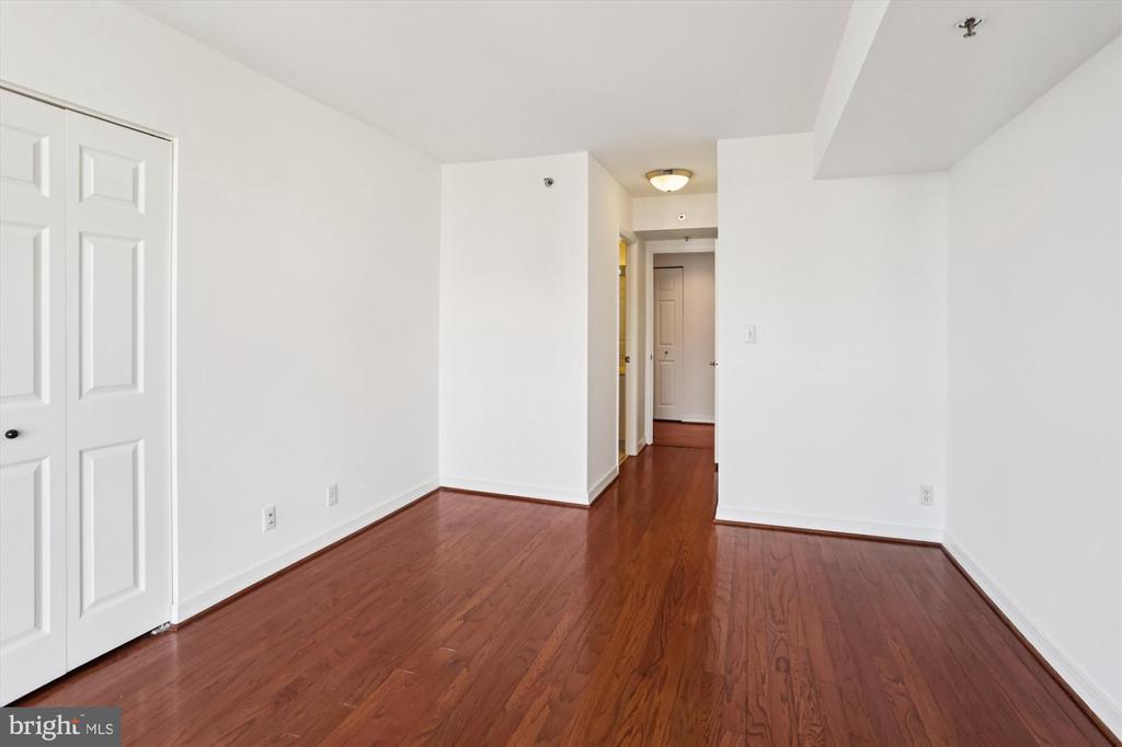 5809 NICHOLSON LANE 1402