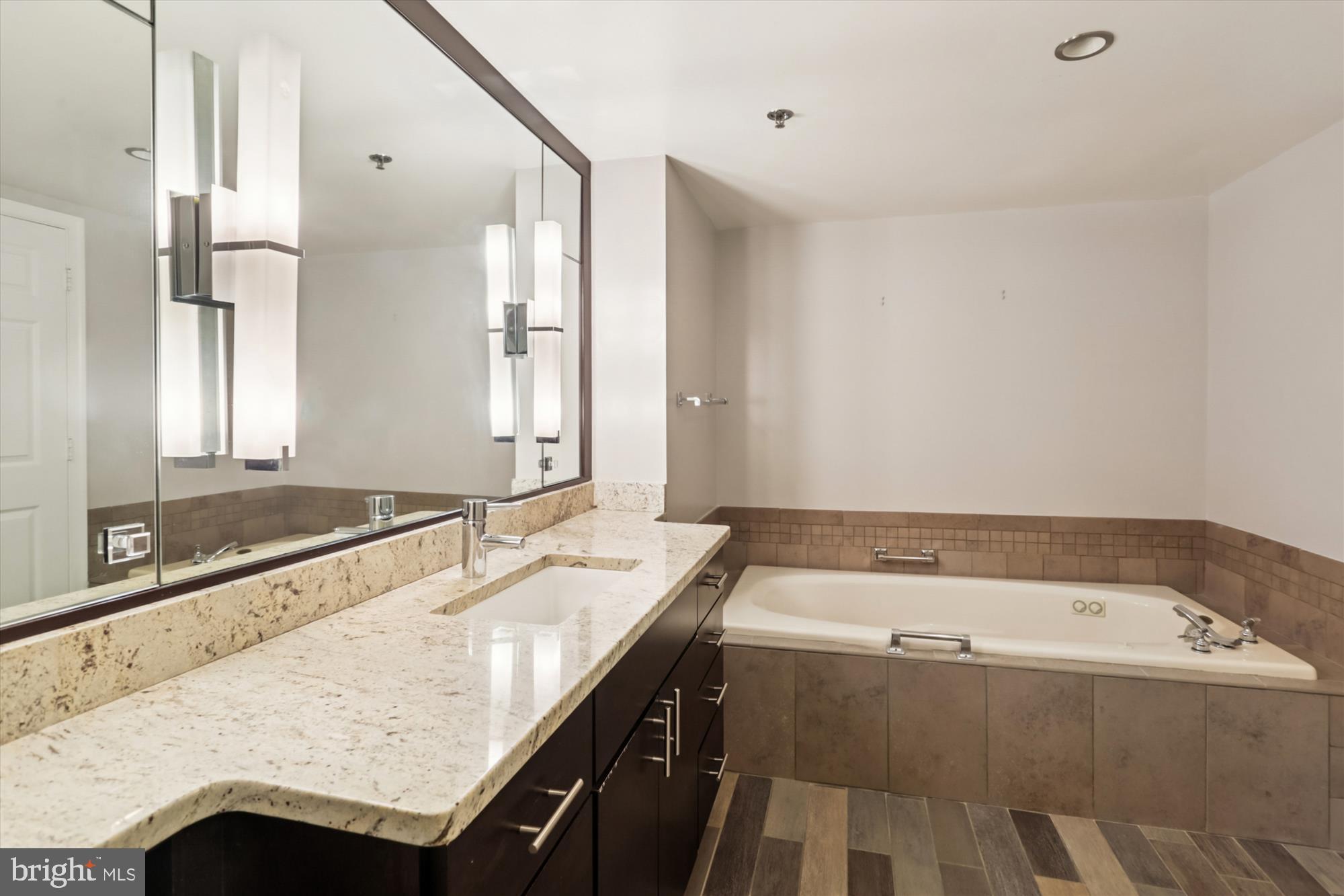 5809 NICHOLSON LANE 1402