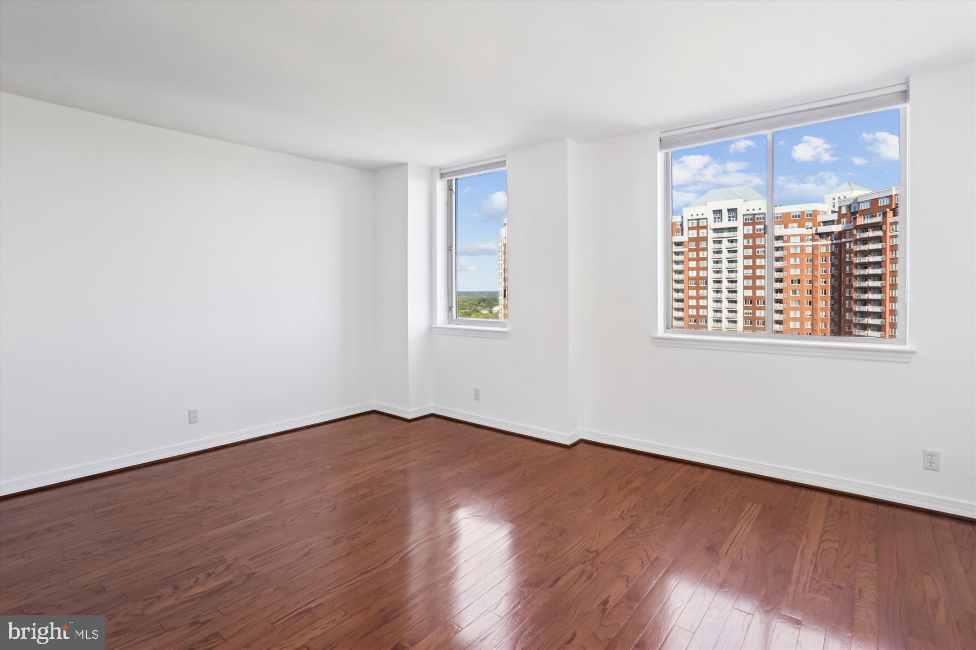 5809 NICHOLSON LANE 1402