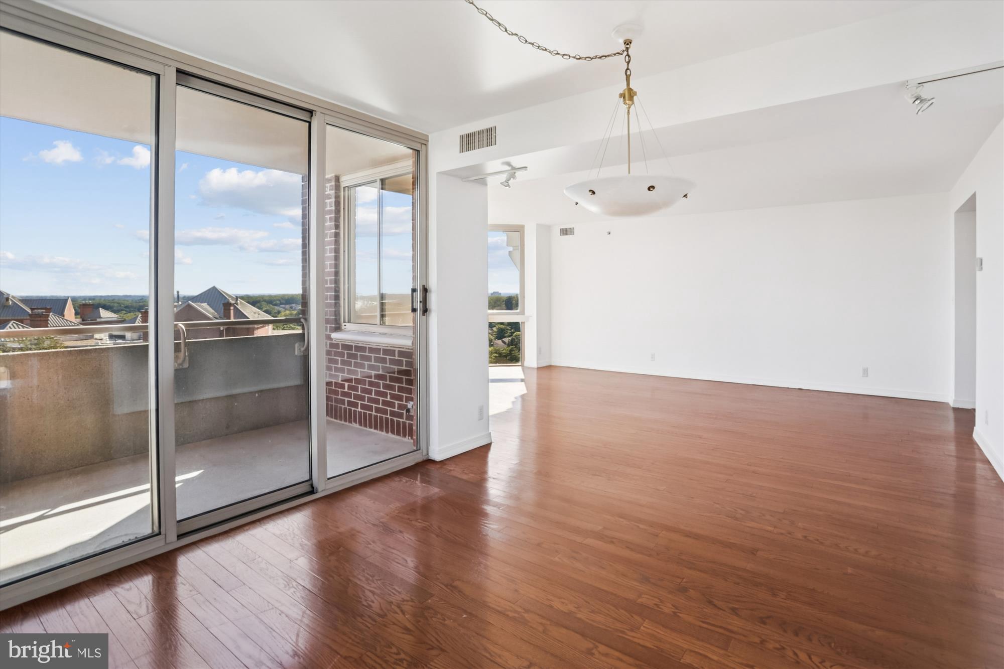 5809 NICHOLSON LANE 1402