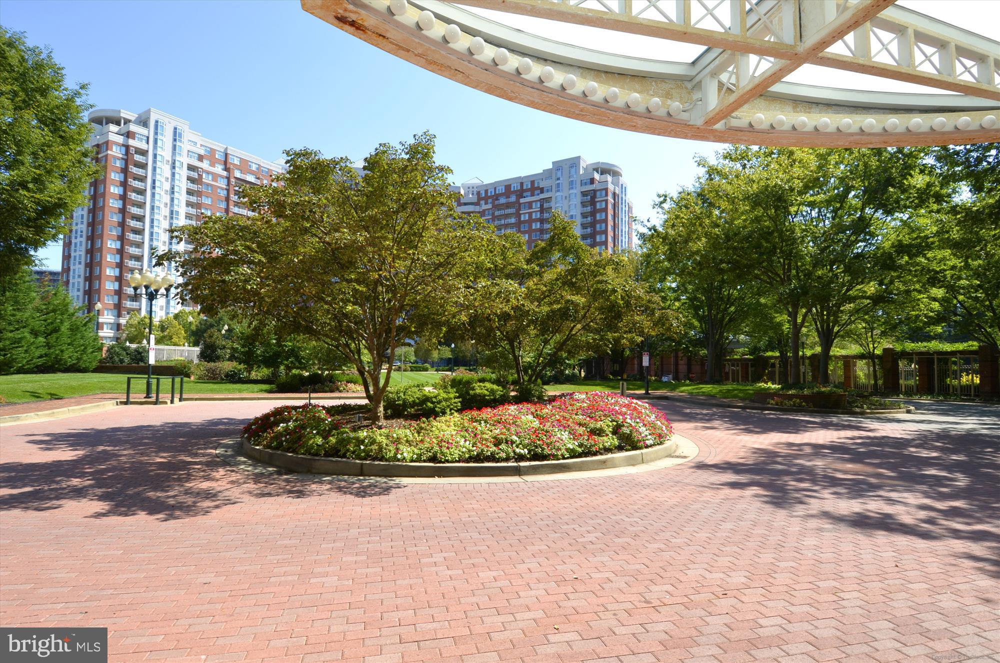 5809 NICHOLSON LANE 1402