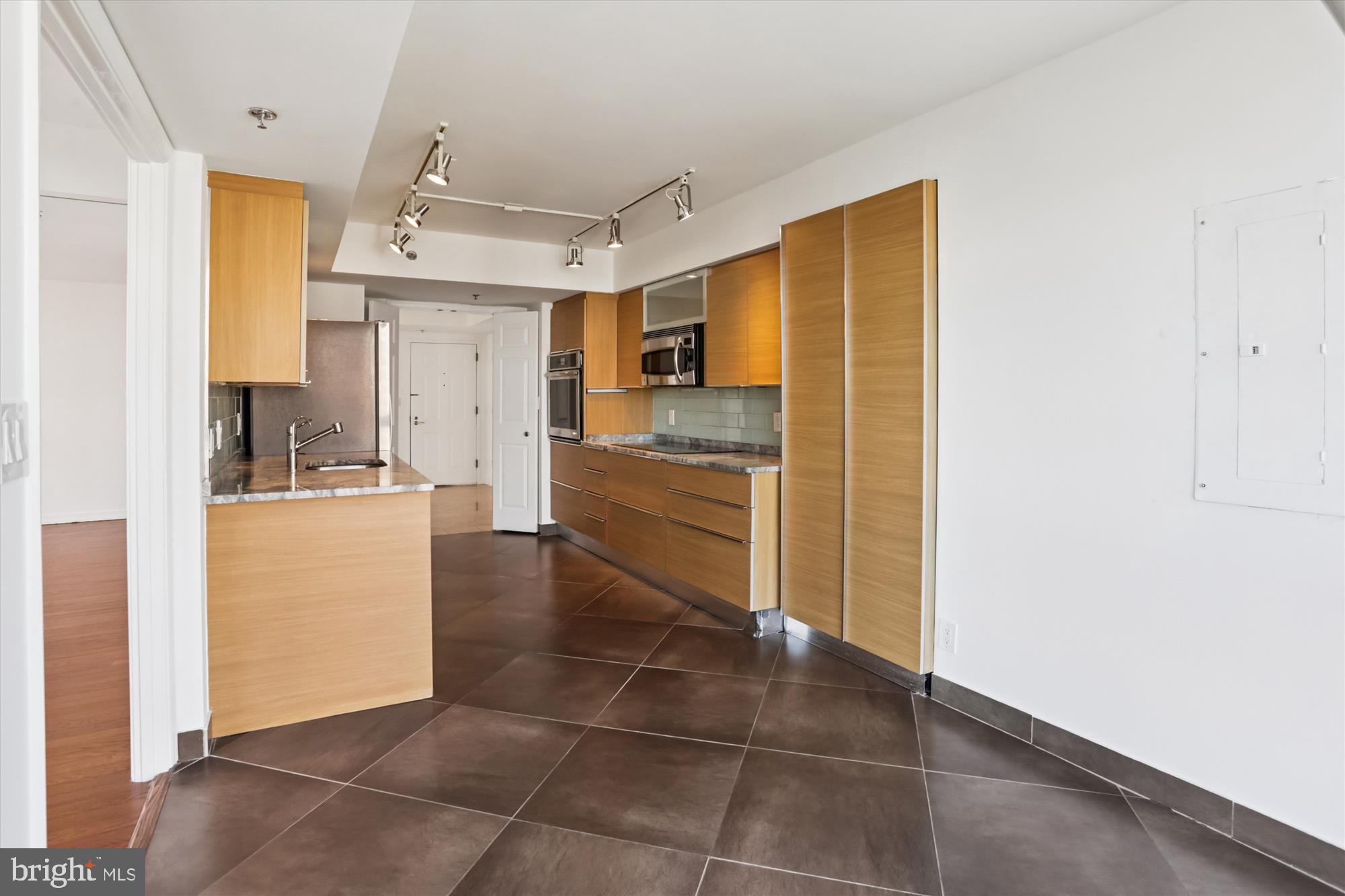 5809 NICHOLSON LANE 1402