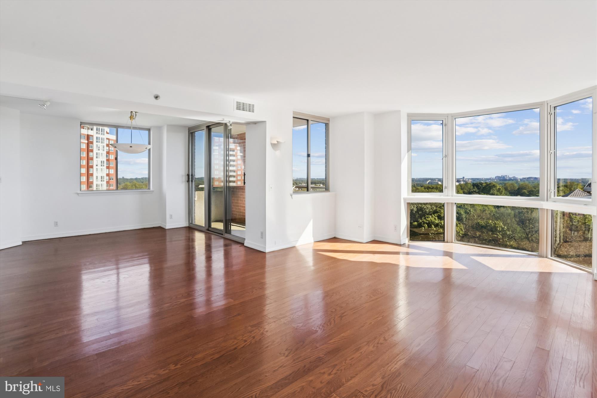 5809 NICHOLSON LANE 1402