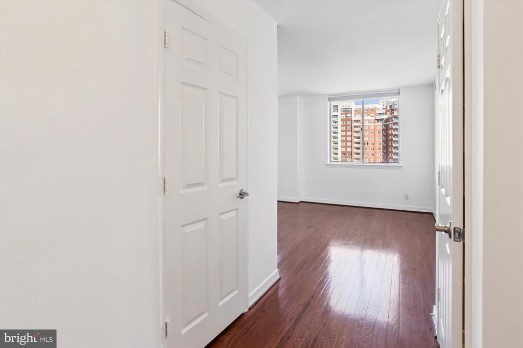5809 NICHOLSON LANE 1402