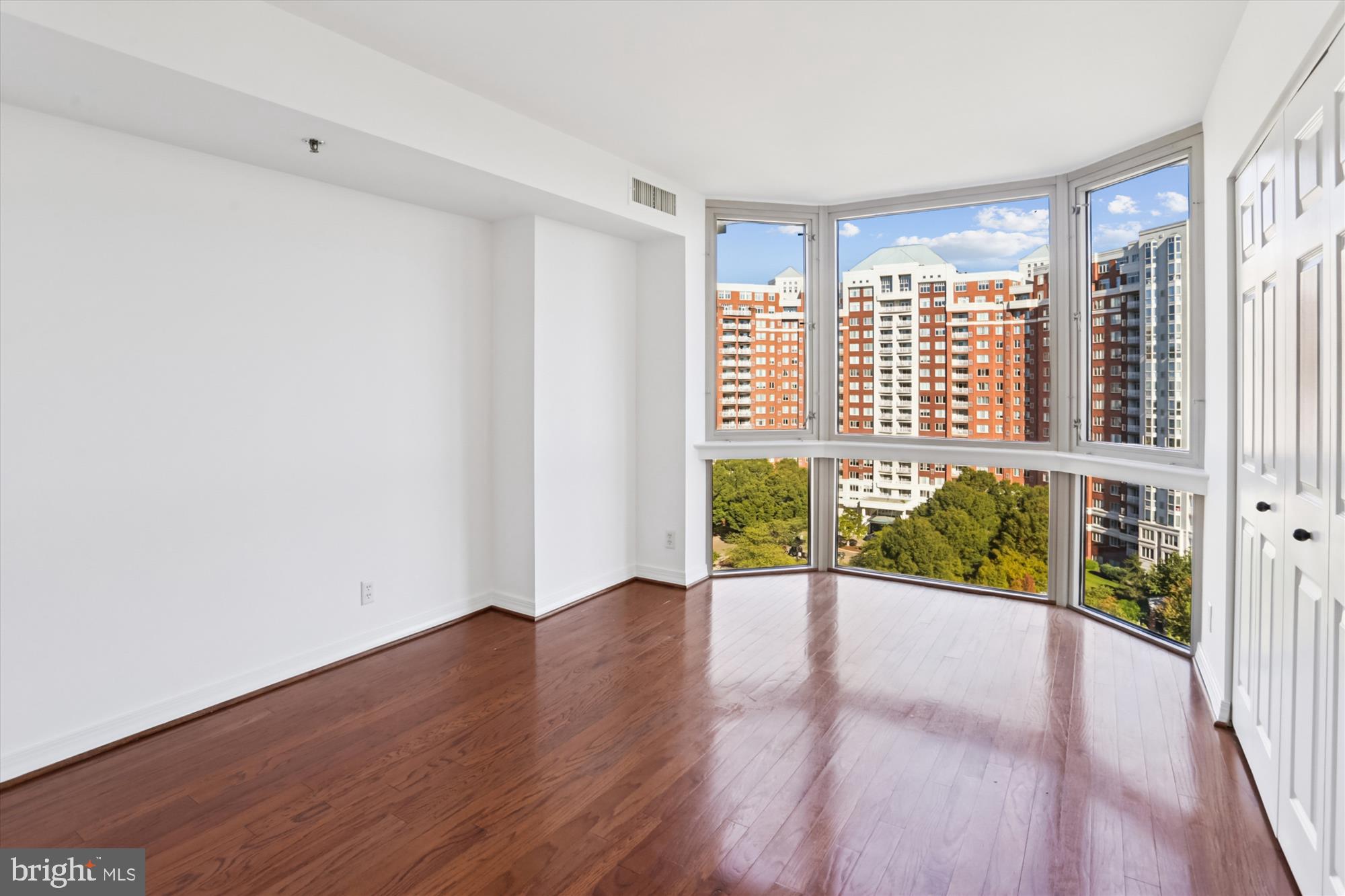 5809 NICHOLSON LANE 1402