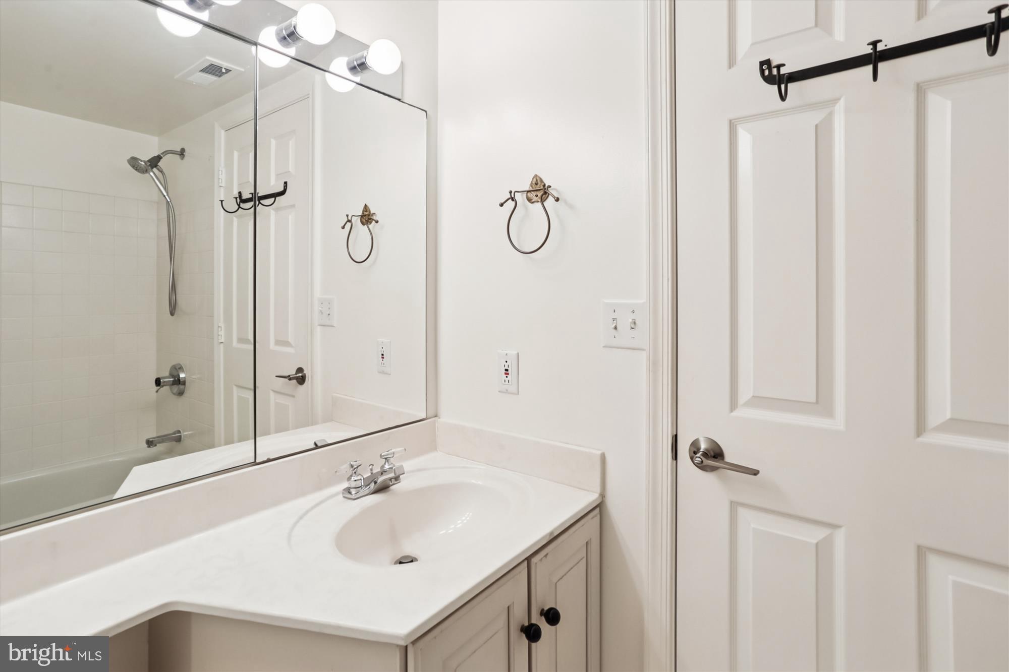 5809 NICHOLSON LANE 1402