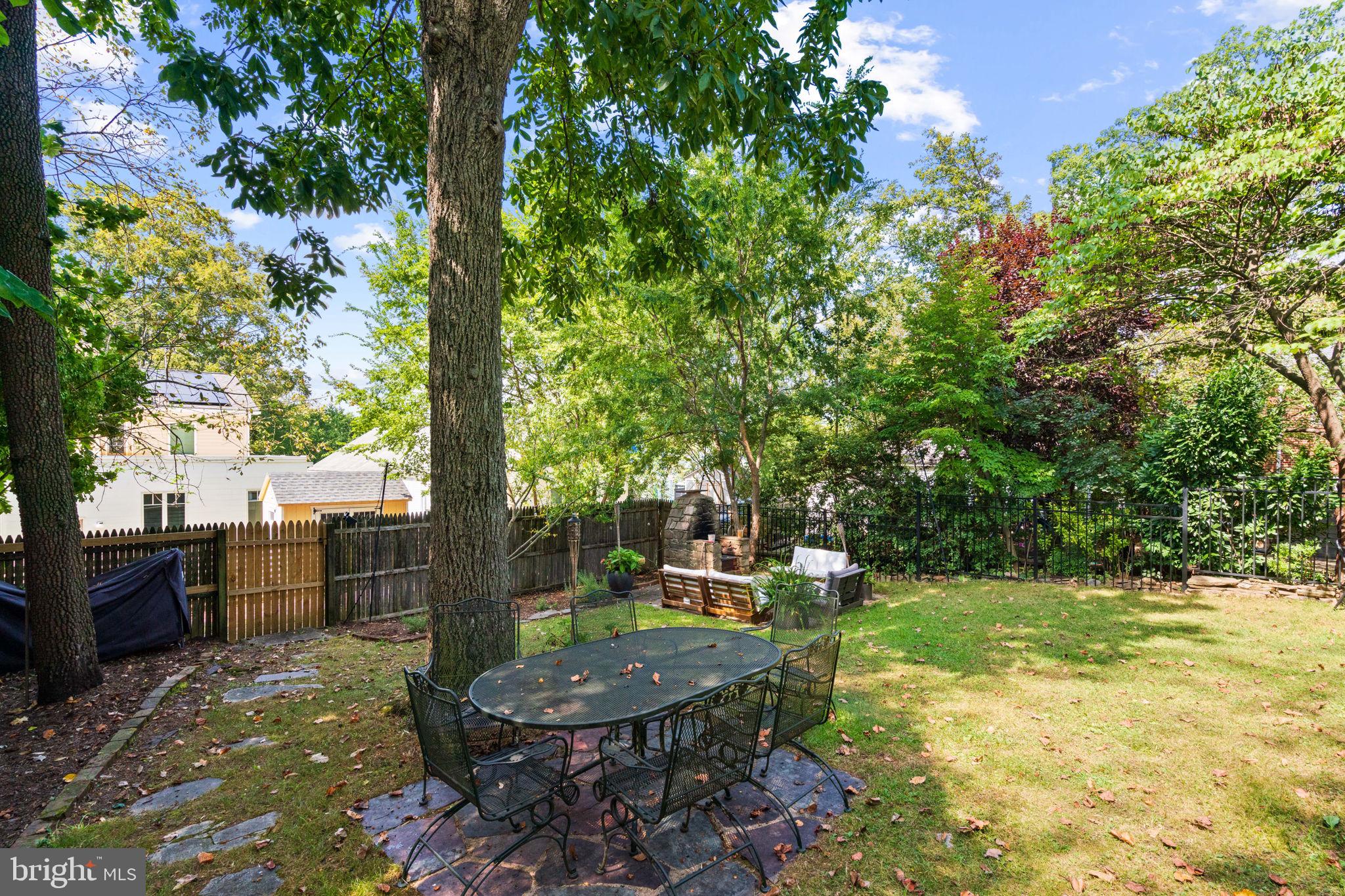 4908 CRESCENT STREET