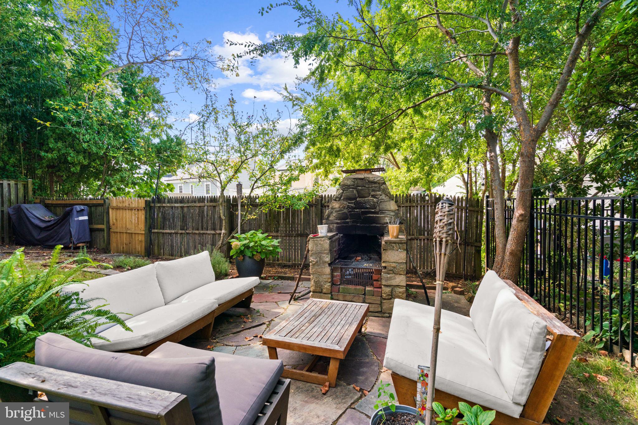 4908 CRESCENT STREET