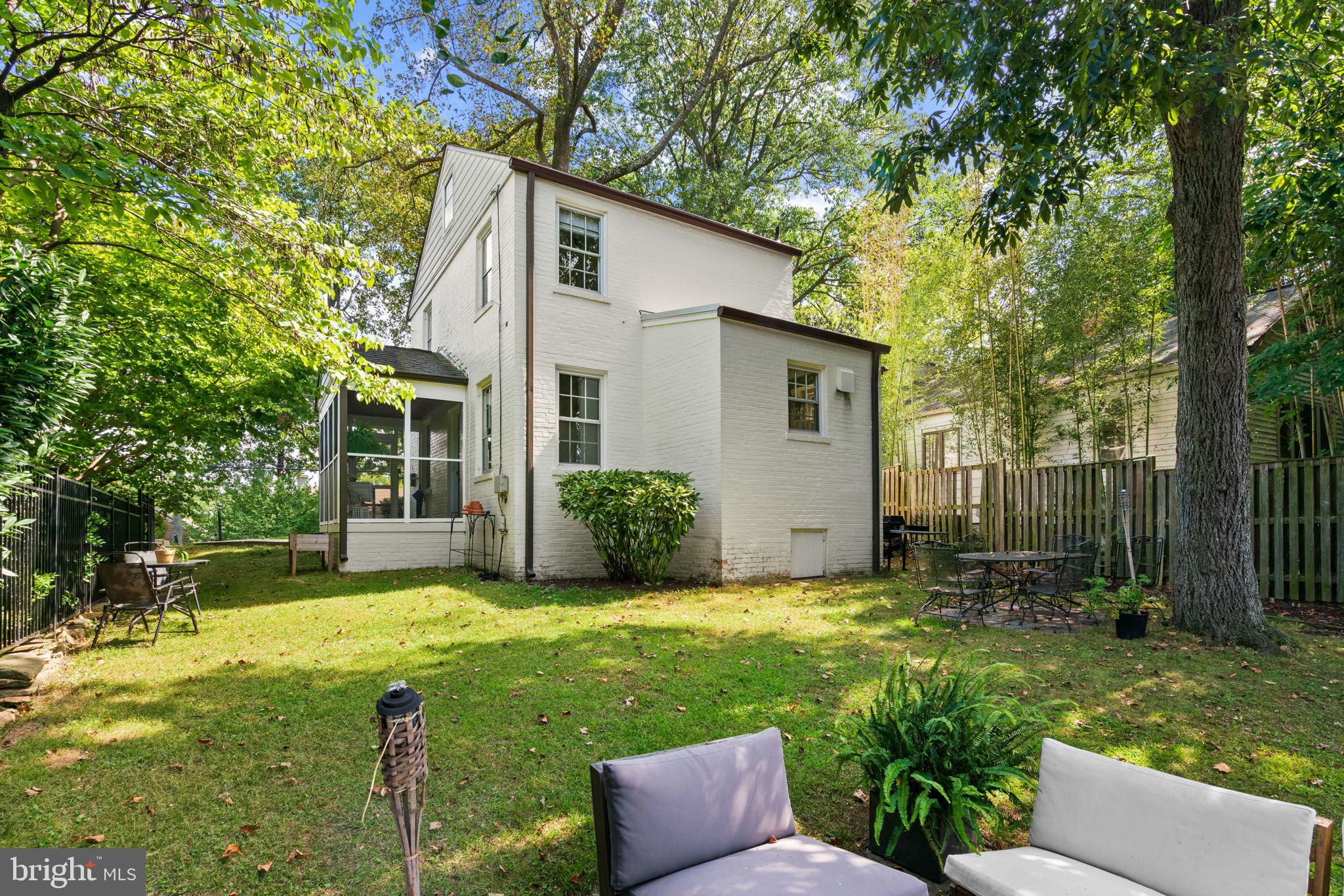 4908 CRESCENT STREET