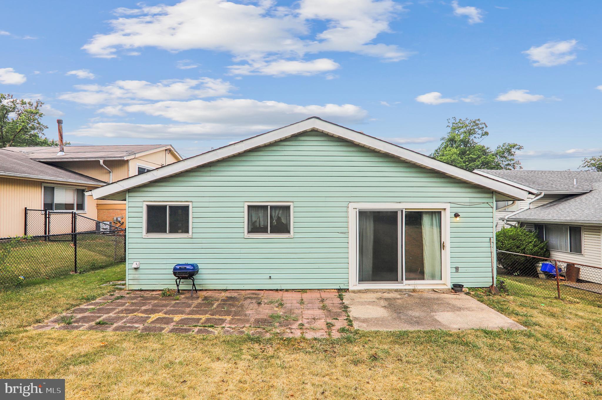 3119 LAUREL AVE