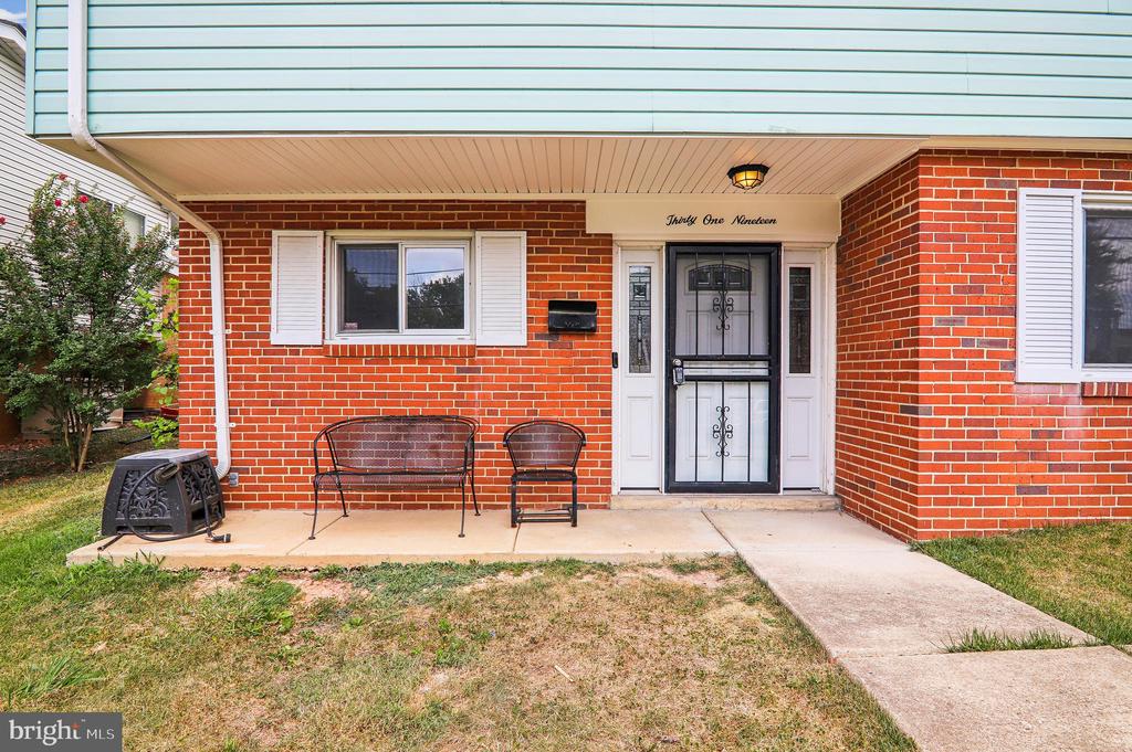 3119 LAUREL AVE
